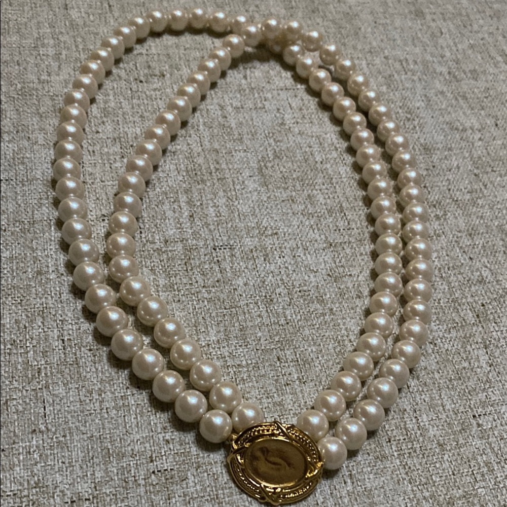 Vintage Cream and Gold Pearl Necklace - Picture 10 of 11